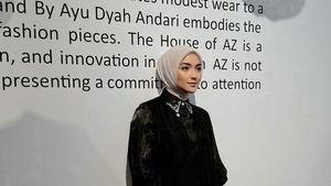 8 Potret Inspirasi OOTD Hijab dan Outfit Monokrom ala Citra Kirana