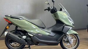 Tampang Skutik Bongsor Honda Hasil Kawin Silang PCX-ADV 160