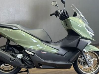 Tampang Skutik Bongsor Honda Hasil Kawin Silang PCX-ADV 160