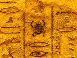 Hiking Bareng Keluarga, ABG Temukan Jimat Kuno Kerajaan Mesir di Israel Hiking Bareng Keluarga, ABG Temukan Jimat Kuno Kerajaan Mesir di Israel