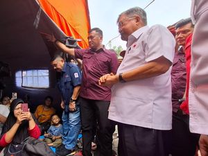 JK Tengok Para Pengungsi Kebakaran Kemayoran, Tawarkan Pindah ke Rusun