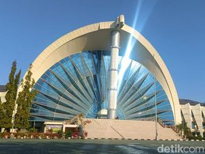 UMP NTT 2025 Naik 6,5 Persen Jadi Rp 2.328.969 UMP NTT 2025 Naik 6,5 Persen Jadi Rp 2.328.969