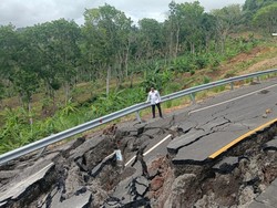 4 Titik Longsor Terjadi di Jalur Kelok 9 JLS Malang, Jalan Amblas 50 Meter