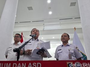 Pemprov Belum Tetapkan UMSP Jakarta 2025 karena Buruh-Pengusaha Masih Alot Pemprov Belum Tetapkan UMSP Jakarta 2025 karena Buruh-Pengusaha Masih Alot