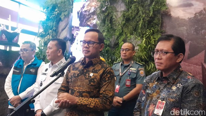 Keterangan foto: Wamendagri Bima Arya dikala di Medan (Nizar Aldi/detikSumut) Keterangan foto: Wamendagri Bima Arya dikala di Medan (Nizar Aldi/detikSumut)