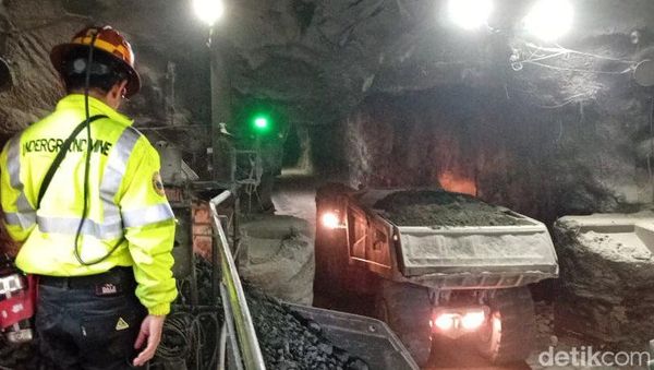 Mengintip Tambang Sedalam 1,7 Km di Perut Bumi Papua