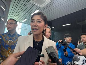 Menkomdigi Belum Terima Permohonan Merger XL-Smartfren