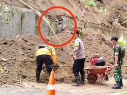 Tembok Penahan Tebing Jalan Nasional Retak, Pengendara Diminta Hati-hati
