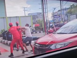 Adu Jotos gegara Buang Tisu di SPBU