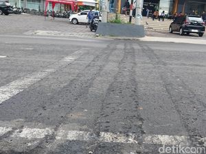 UNMER Beber Alasan Buat Polisi Tidur di Jalan Terusan Dieng Kota Malang UNMER Beber Alasan Buat Polisi Tidur di Jalan Terusan Dieng Kota Malang