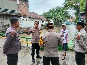 Polisi Bantu Analisis Penyebab Banjir di Jombang, Ini Solusinya Polisi Bantu Analisis Penyebab Banjir di Jombang, Ini Solusinya