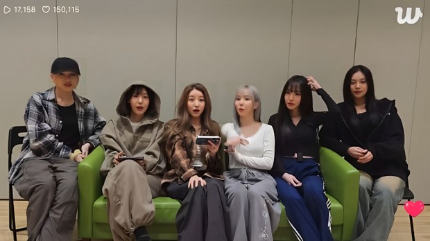 Potret terbaru GFRIEND dalam siaran langsung Weverse