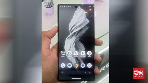 Sharp Indonesia resmi meluncurkan smartphone terbaru, AQUOS R9, Rabu (11/12) dengan banderol Rp9,9 juta.
