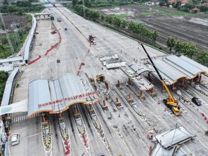Jelang Libur Nataru Gerbang Tol Palimanan Dibongkar