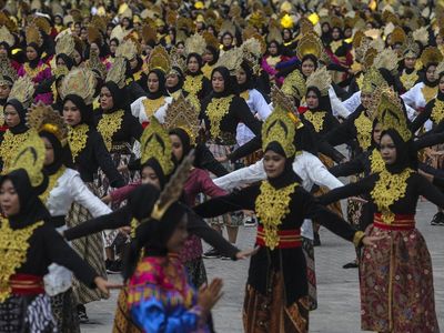 Wow! 1.987 Pelajar di Banten Menari Tari Walijamaliha
