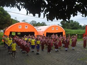 Ruang Kelas Ambruk, Siswa Belajar di Tenda Darurat Ruang Kelas Ambruk, Siswa Belajar di Tenda Darurat