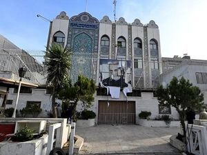 Assad Tumbang, Iran Bawa Pulang 4.000 Warganya dari Suriah