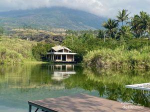 Danau Kecil, Kafe, dan Gunung Guntur Danau Kecil, Kafe, dan Gunung Guntur
