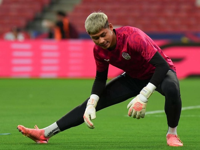 Timnas Kamboja harus mengakui keunggulan Singapura di Piala AFF 2024. Seluruh gol The Lions didapat dari blunder fatal kiper Angkor Warriors, Vireak Dara.
