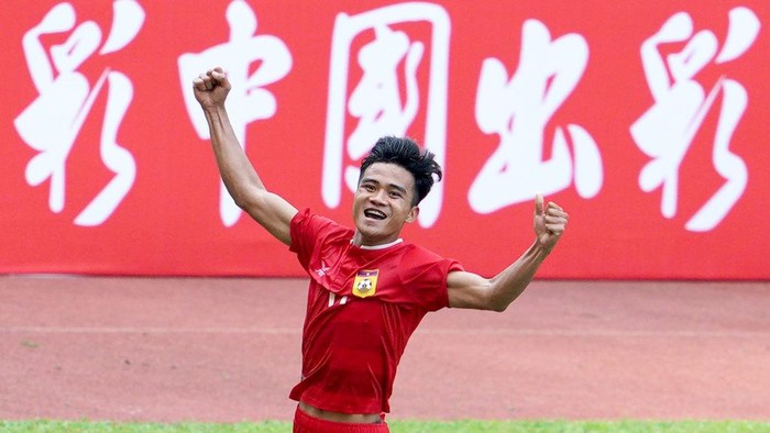 SHAH ALAM, MALAYSIA - MARCH 26:  Bounphachan Bounkong#17 of Laos celebrates after scoring their 3rd goal against the Philippines during the AFC U-23 Championship qualifier between Laos and Philippines at Shah Alam Stadium on March 26, 2019 in Shah Alam, Malaysia.  (Photo by Allsport Co./Getty Images)