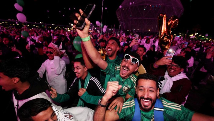 Soccer Football - FIFA confirm Saudi Arabia as 2034 World Cup hosts, Riyadh, Saudi Arabia - December 11, 2024 A drone show is seen displaying the FIFA World Cup Trophy as Saudi Arabia is announced as the host nation for the FIFA World Cup 2034 Saudi Arabia Football Association/Handout via REUTERS  ATTENTION EDITORS - THIS IMAGE HAS BEEN SUPPLIED BY A THIRD PARTY.