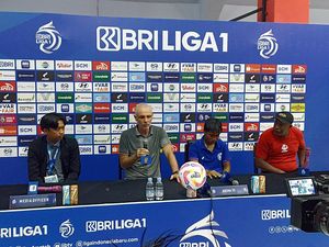 Diimbangi Persis, Pelatih Arema FC Keluhkan Strategi Tak Jalan