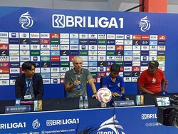 Diimbangi Persis, Pelatih Arema FC Keluhkan Strategi Tak Jalan