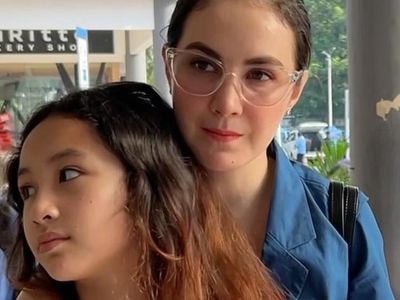 7 Foto Arumi Bachsin & Putrinya yang Beranjak Remaja, Cantik Saingi Sang Mama
