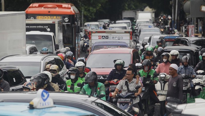 Gubernur Bank Indonesia Perry Warjiyo memprediksi pertumbuhan ekonomi Indonesia pada 2025 tetap mempunyai dampak pada kisaran 4,8-5,6%.