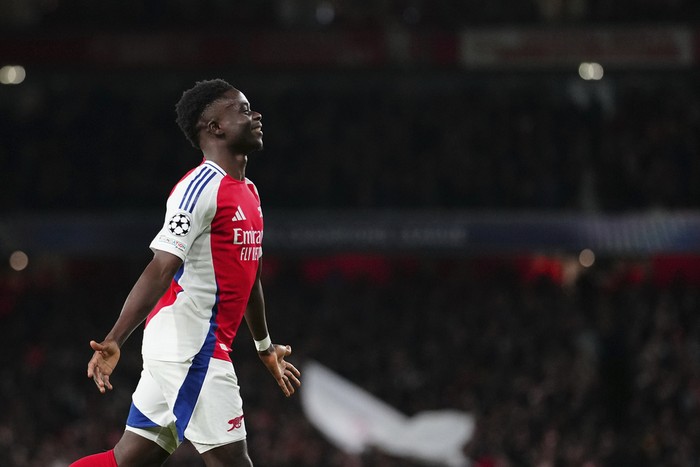 Arsenals Bukayo Saka, celebrates after scoring his sides second goal during the Champions League opening phase soccer match between Arsenal and Monaco, at the Emirates Stadium in London, Wednesday , Dec.11, 2024. (AP Photo/Dave Shopland)