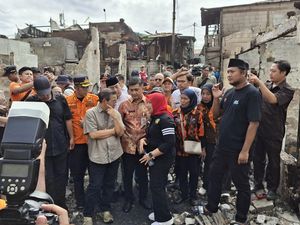 Pramono Tinjau Lokasi Kebakaran di Kemayoran, Warga Minta Bantuan Bangun Rumah