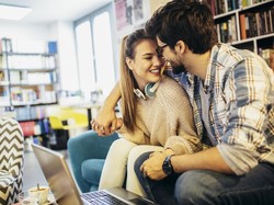 Ramalan Zodiak Cinta 15 Mei: Aries Lagi Berbunga-bunga, Pisces Jangan Terjebak