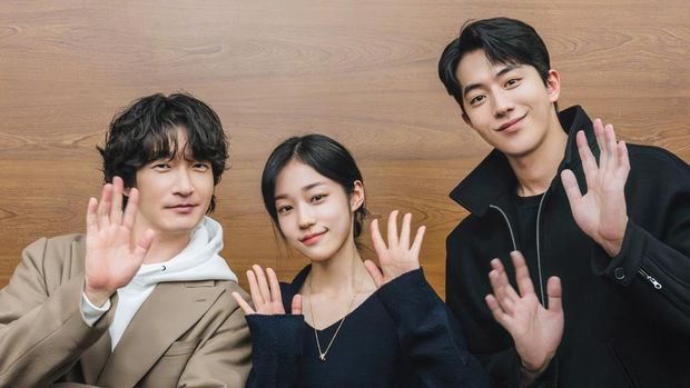 Cast drama Korea East Palace di sesi pembacaan naskah perdana.