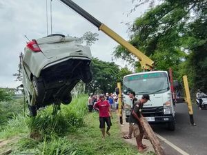 Lepas Kendali, Sigra Nyungsep di Jurang Karangkates Malang Lepas Kendali, Sigra Nyungsep di Jurang Karangkates Malang