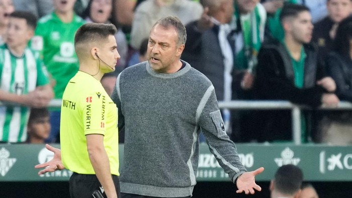 Hansi Flick head coach of Barcelona protest to referee during the LaLiga match between Real Betis Balompie and FC Barcelona at Estadio Benito Villamarin on December 7, 2024 in Seville, Spain. (Photo by Jose Breton/Pics Action/NurPhoto via Getty Images)