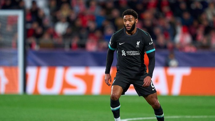 GIRONA, SPAIN - DECEMBER 10: l0 of Liverpool FC with the ball during the UEFA Champions League 2024/25 League Phase MD6 match between Girona FC and Liverpool FC at Montilivi Stadium on December 10, 2024 in Girona, Spain. (Photo by Pedro Salado/Getty Images)