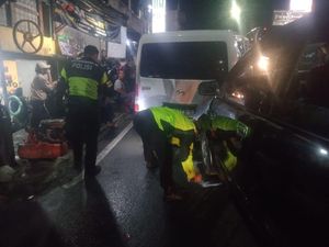 Detik-detik Angkot Rem Blong di Puncak Picu Tabrakan, Ada Motor Kejepit