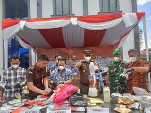 Kejari Pandeglang Musnahkan Barang Bukti Kejahatan Senilai Rp 590 Juta Kejari Pandeglang Musnahkan Barang Bukti Kejahatan Senilai Rp 590 Juta