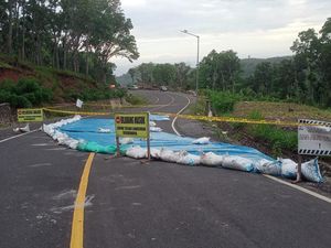 PUPR Perbaiki Longsor di Kelok 9 yang Putus Jalur Lingkar Selatan Malang