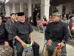 Suasana Rumah Duka Ki Warseno Slenk, Seniman Kirun Menangis Suasana Rumah Duka Ki Warseno Slenk, Seniman Kirun Menangis