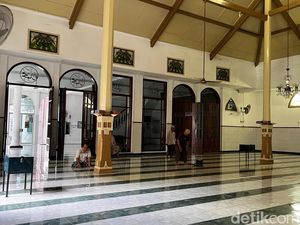 Cerita Sabung Ayam di Balik Pendirian Masjid Jamik Peneleh Surabaya Cerita Sabung Ayam di Balik Pendirian Masjid Jamik Peneleh Surabaya