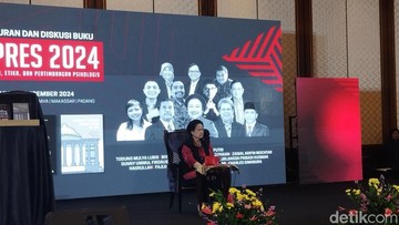 Megawati Ungkap Rencana Lapisi Palu MK dengan Emas