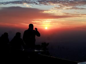 Menikmati Suasana Matahari Terbit di Damaskus Menikmati Suasana Matahari Terbit di Damaskus
