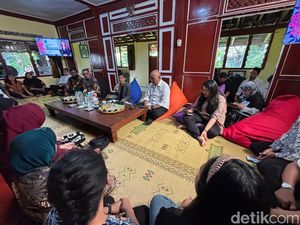 Antara Kampung Cyber, Zuckerberg, AI, dan Janji Menkomdigi Meutya