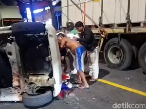 Tabrakan Beruntun di Jalan Denpasar-Gilimanuk, Mobil Satu Keluarga Terguling