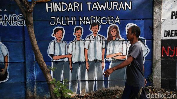 Mural Ajak Jaga Lingkungan dan Jauhi Narkoba Hiasi Tanjung Priok
