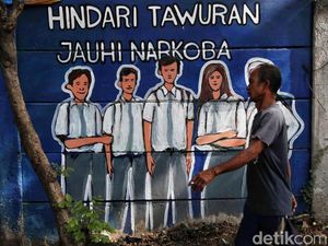 Mural Ajak Jaga Lingkungan dan Jauhi Narkoba Hiasi Tanjung Priok