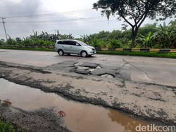 Jalan Pantura Pati Berlubang, Warga Khawatir Makan Korban