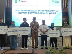 Santunan Diberikan pada 2 Petugas TPS di Malang yang Meninggal Santunan Diberikan pada 2 Petugas TPS di Malang yang Meninggal