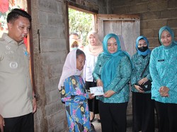 Bahagia Niah Adiknya yang ODGJ Dibuatkan KIS dari Pj Ketua PKK Palembang